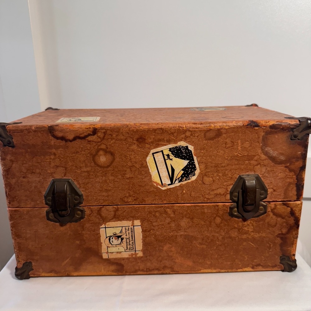 Vintage‎ Cass Toy Box Trunk Wood & Metal Decoupage Steamer Toy Chest
